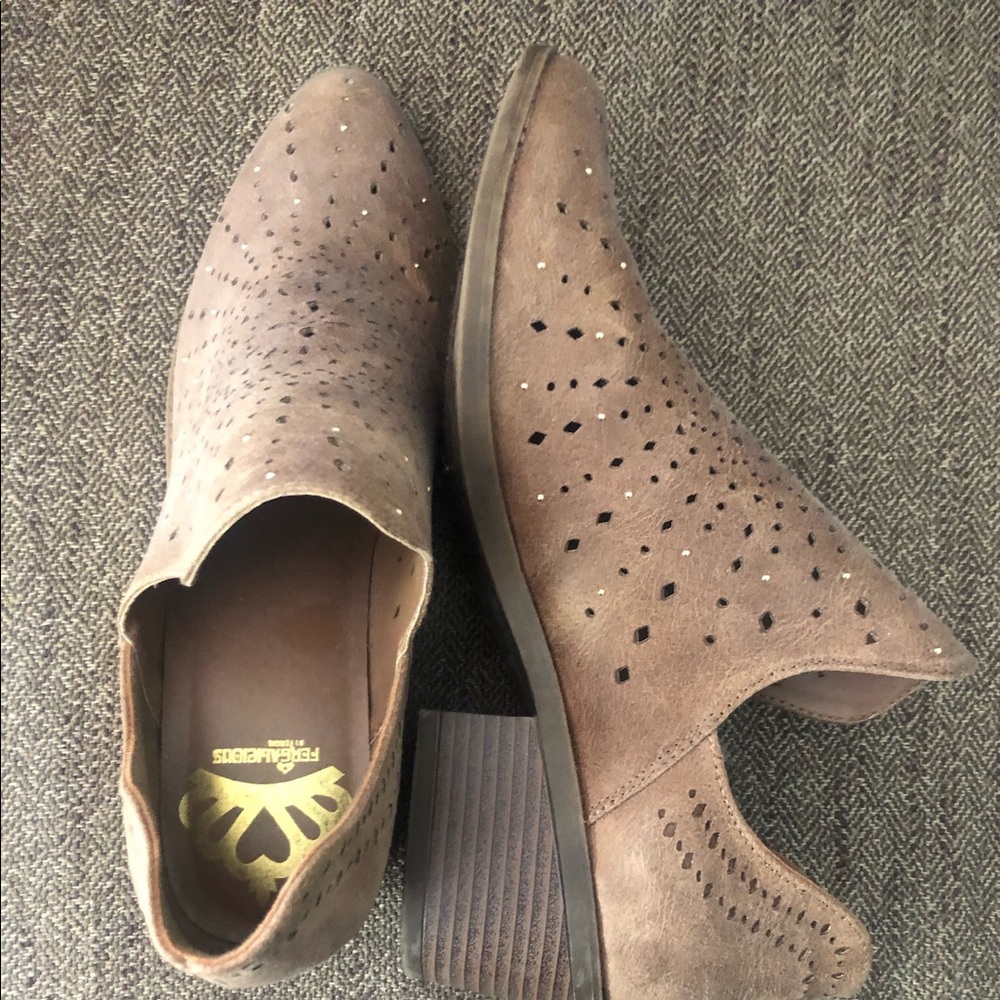 Light brown gently worn booties.